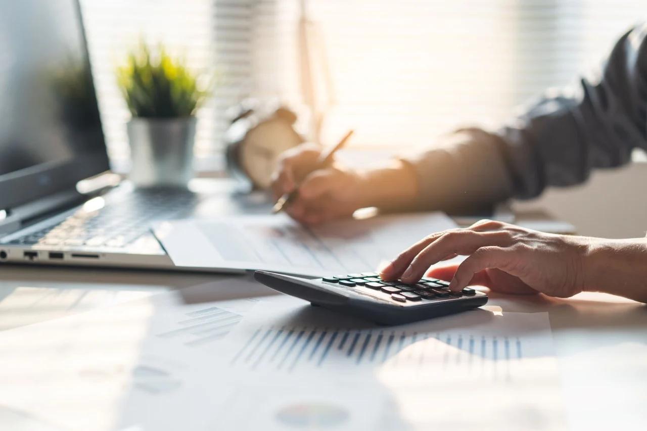 包括的な会計サポート  Accruealyiv 